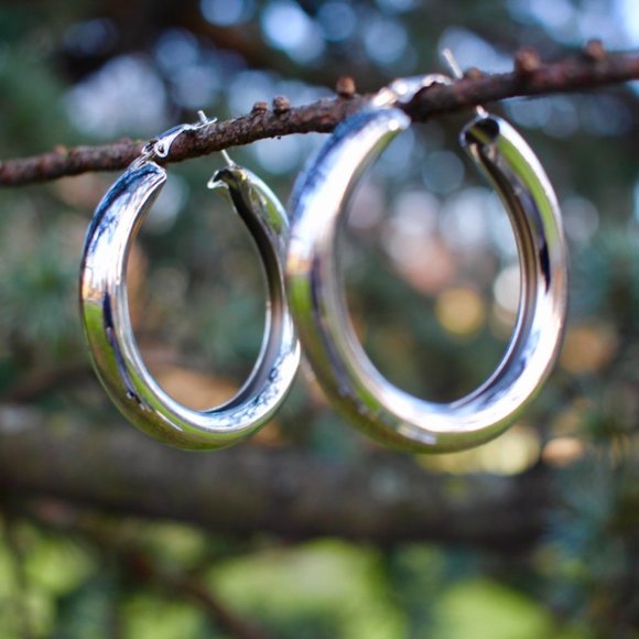 New Large Chunky SILVER simple classic trend hoops - Picture 10 of 13